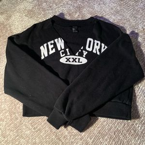 Black New York cropped sweater